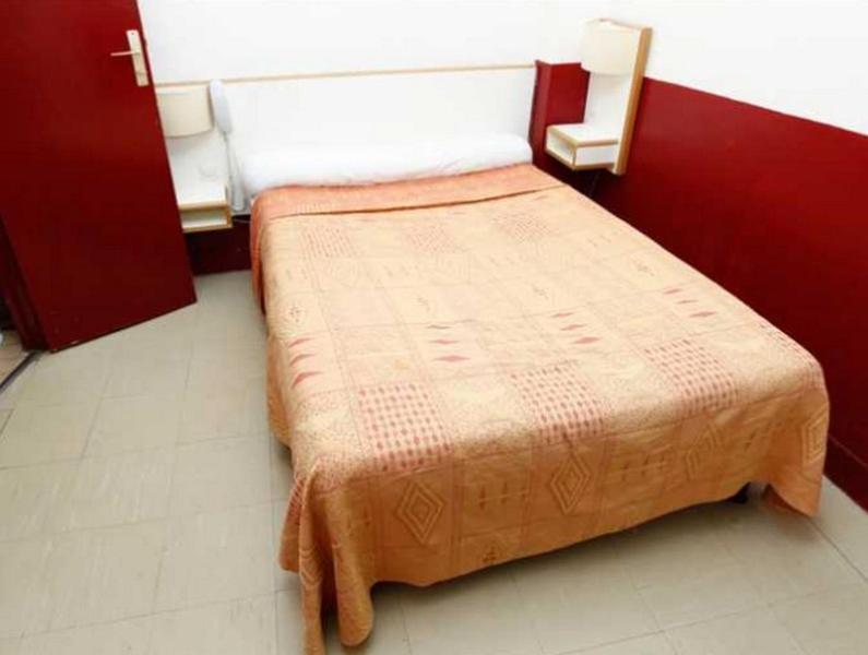 Du Pont Neuf Hotel *