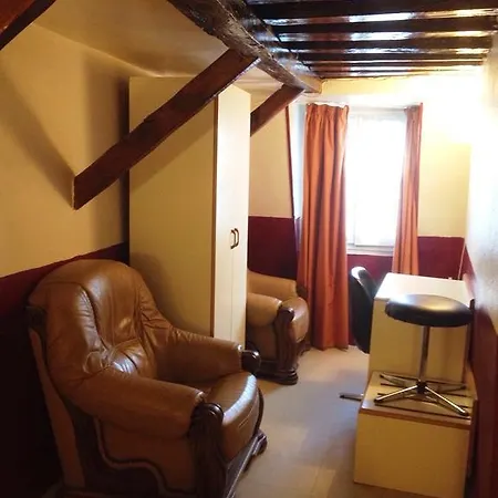 Hotel Du Pont Neuf Parigi